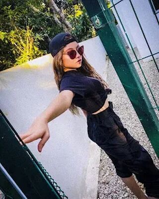 Скачать karol sevilla wallpapers 2021 HD [Premium] RUS apk на Андроид